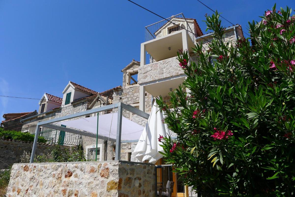 Stone House Nana - Housity
