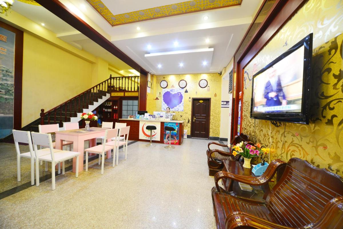 Emeishan Moon Bay Hotel - Housity