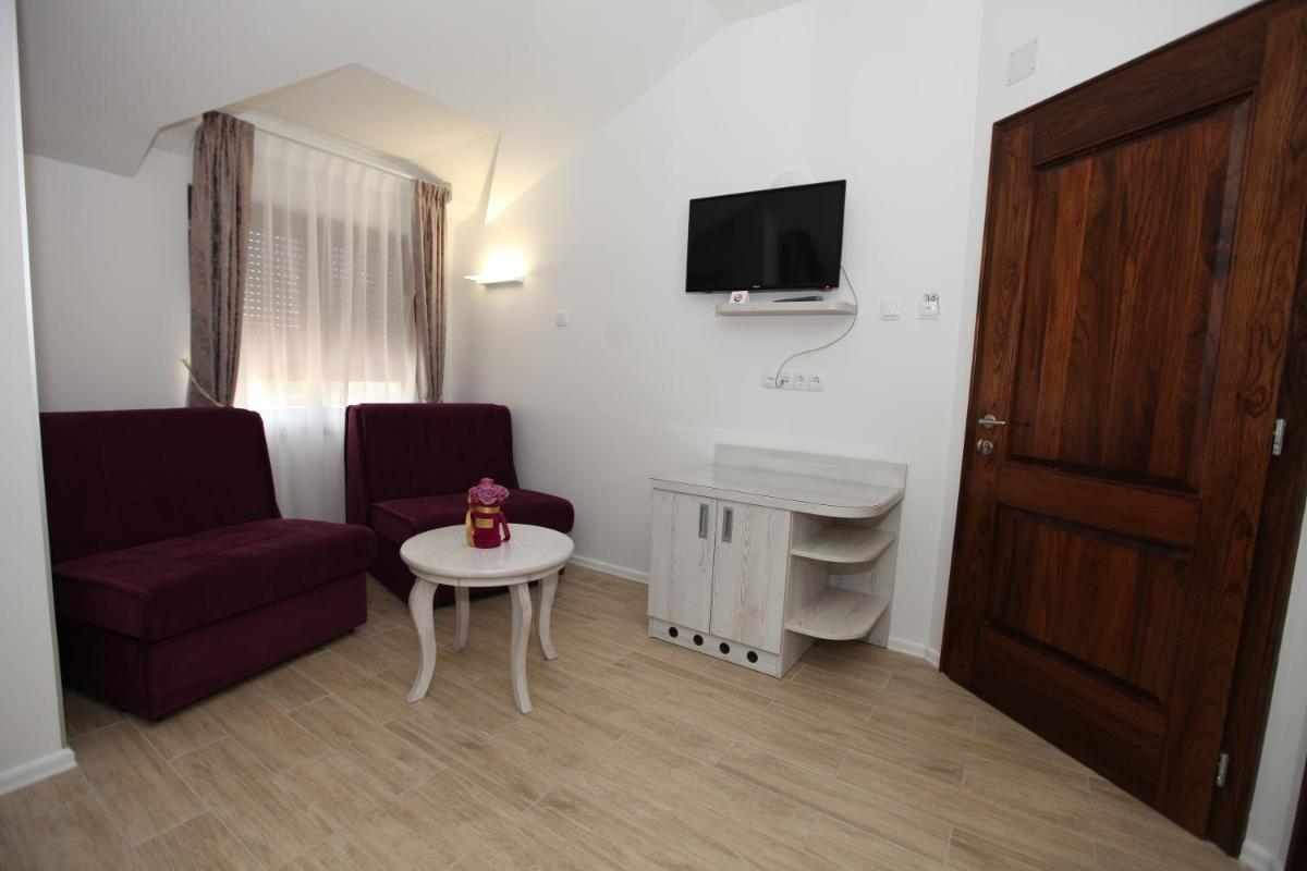 Apis Hotel - Housity