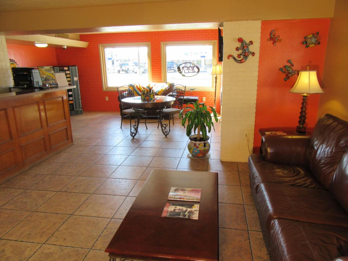 El Patio Inn - Housity