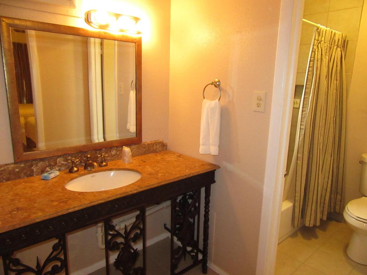 El Patio Inn - Housity