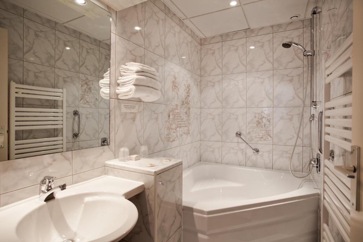 Logis Hôtel & Restaurant Arcombelle - Housity