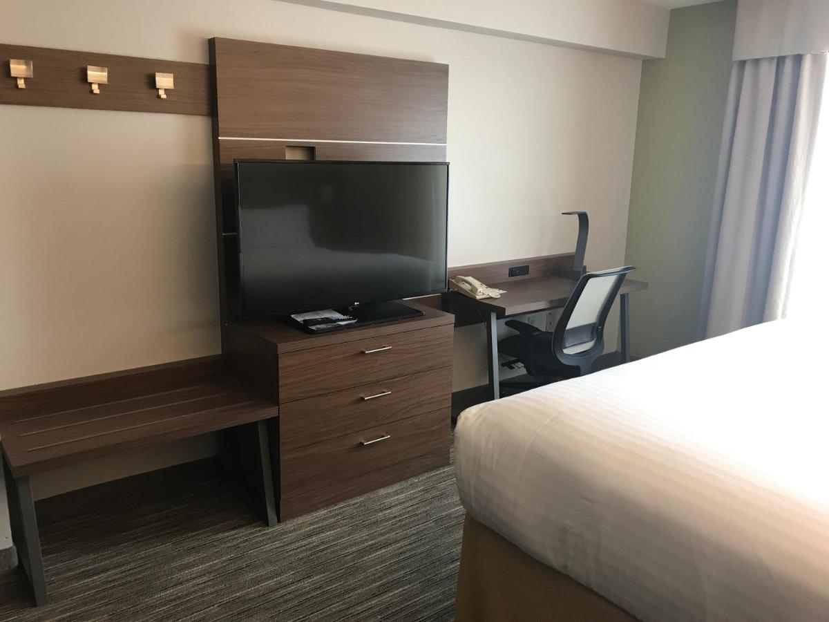 Holiday Inn Express Hotel & Suites Louisville East by IHG - Housity