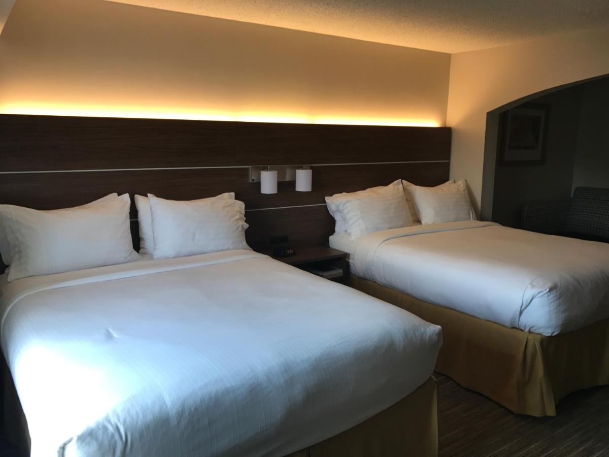 Holiday Inn Express Hotel & Suites Louisville East by IHG - Housity