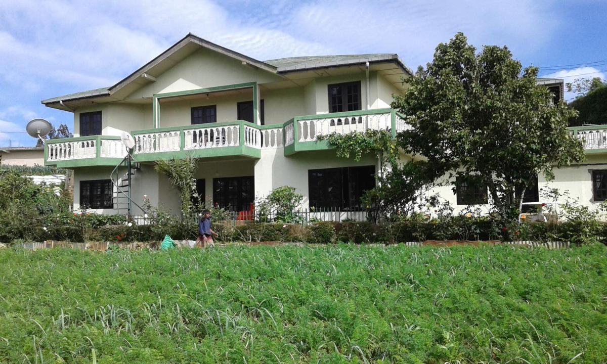 Avon Field Holiday Bungalow - Housity