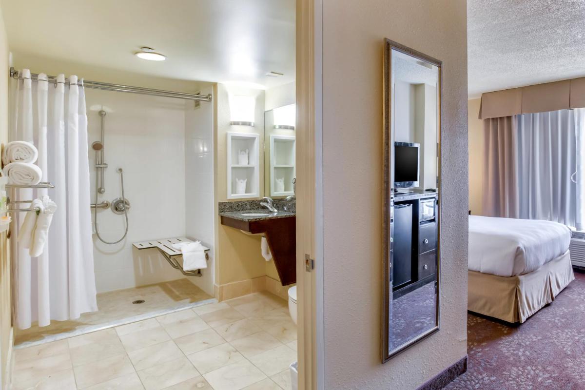 Holiday Inn Indianapolis North-Carmel, an IHG Hotel - Housity