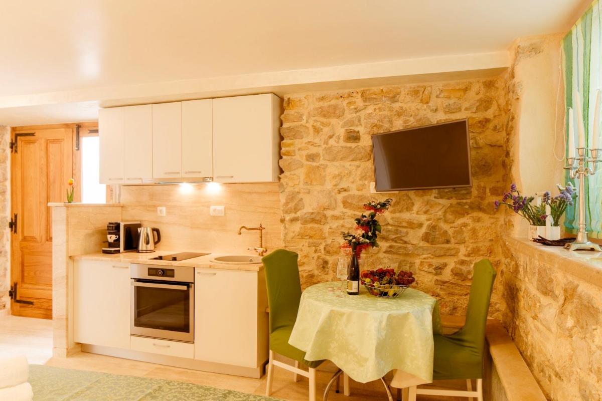 Stone house luxury rooms - Housity
