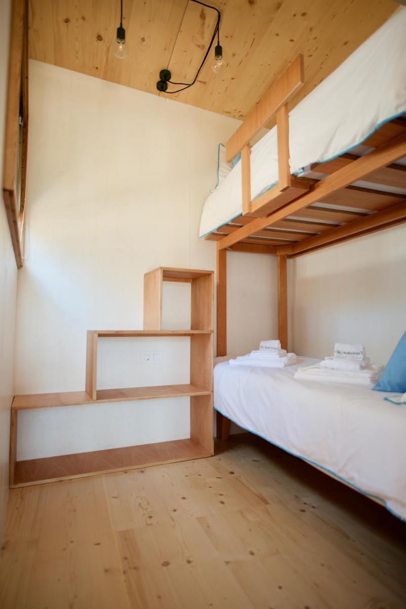 Uma cama ou camas num quarto em Bukubaki Eco Surf