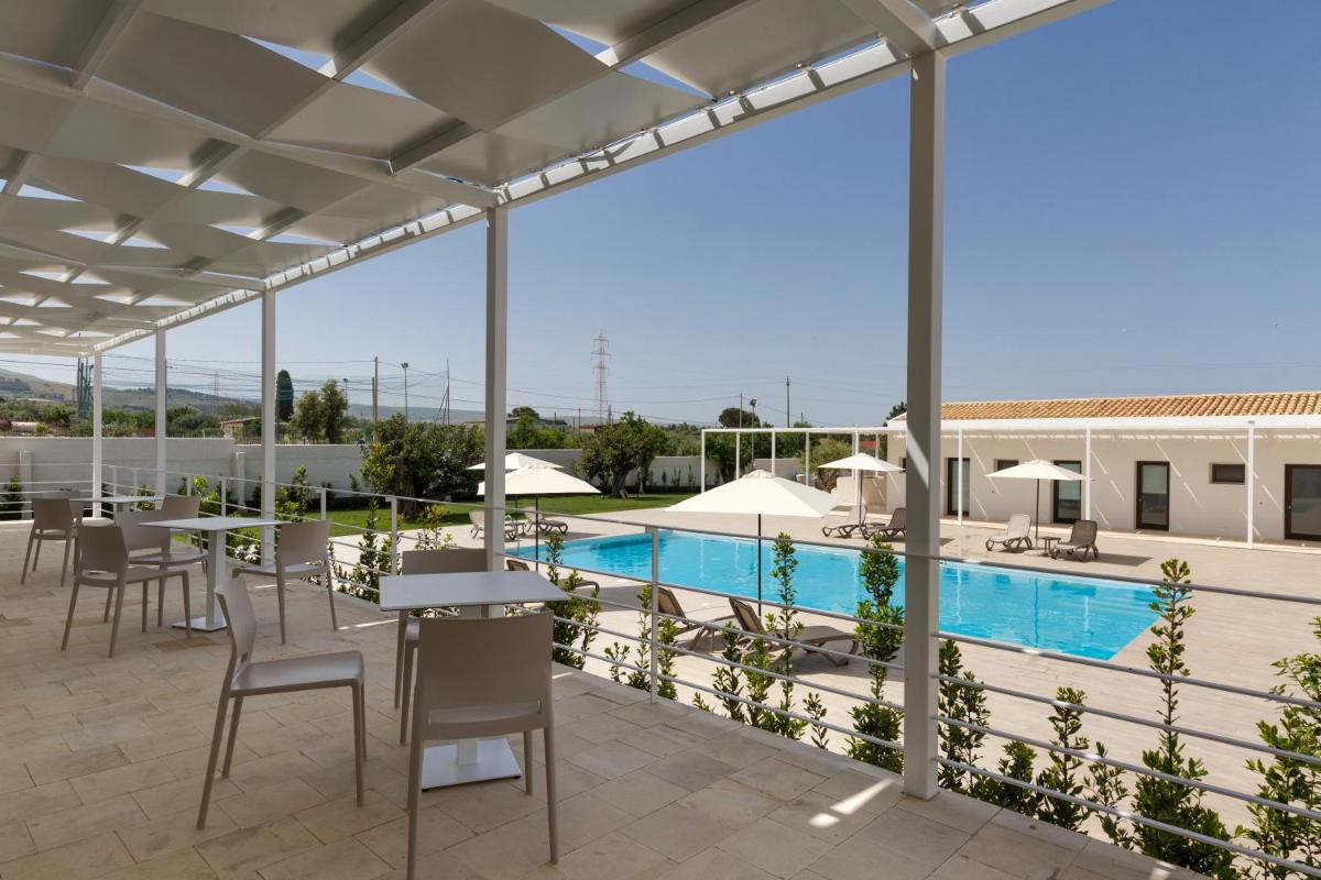 Southeast Hotel - Housity