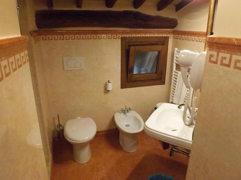 Relais Il Postiglione - Antica Posta dei Chigi - Housity