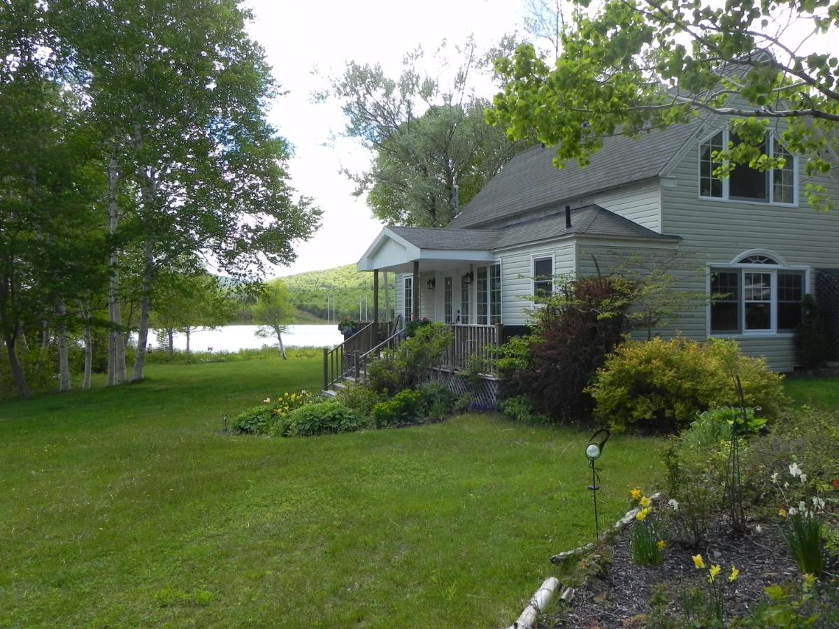 Rumi Guest House on the Cabot Trail - Housity