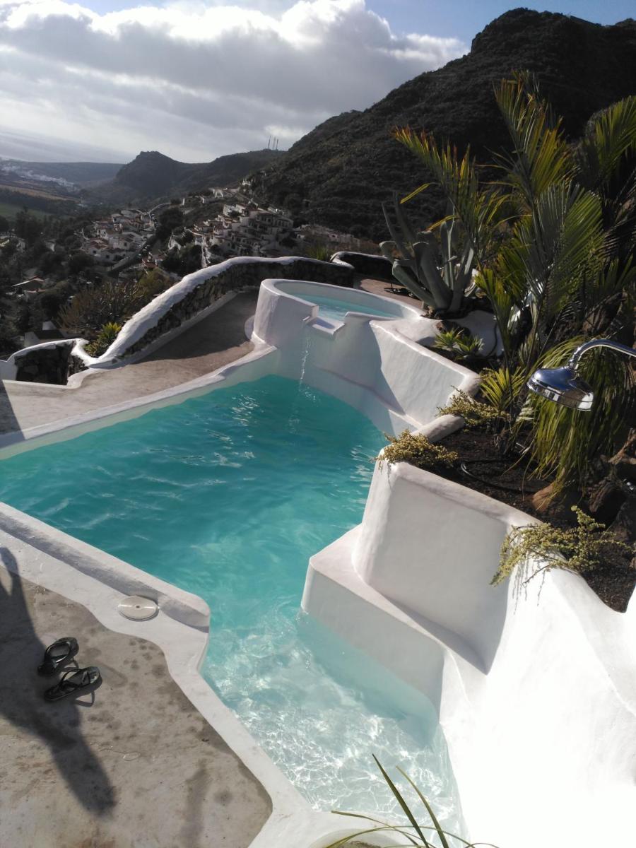 Vilna House with private pool, jacuzzi and garden -Optional pool and jacuzzi heating - Housity