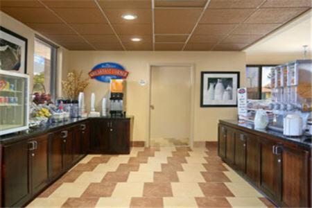 Baymont by Wyndham Greenville - Housity