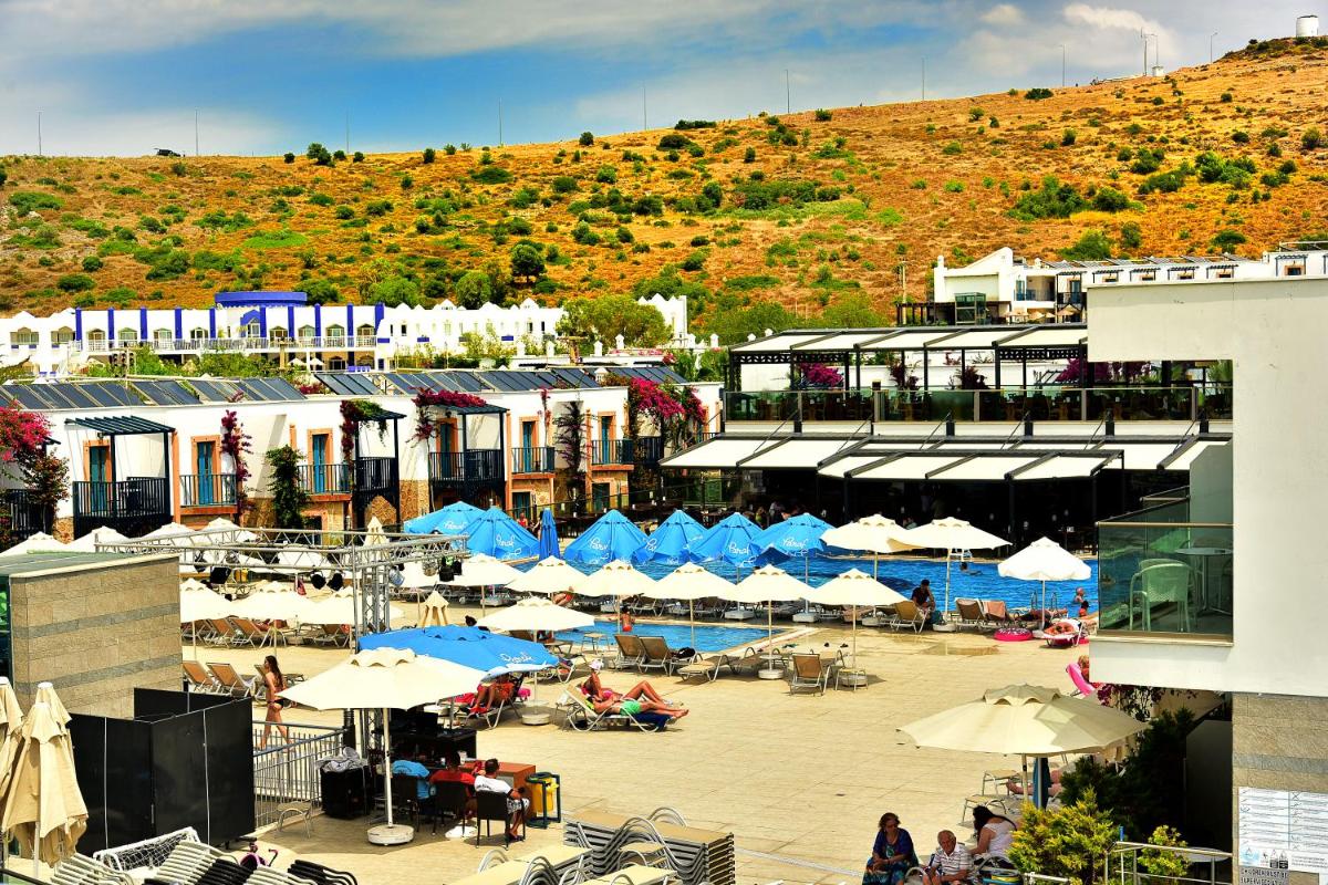 Jasmin Beach Hotel - Housity