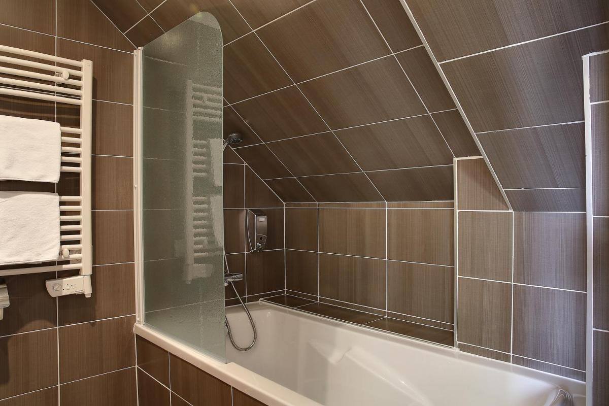 Salle de bains dans l'établissement Best Western Plus Les Terrasses de Bréhat