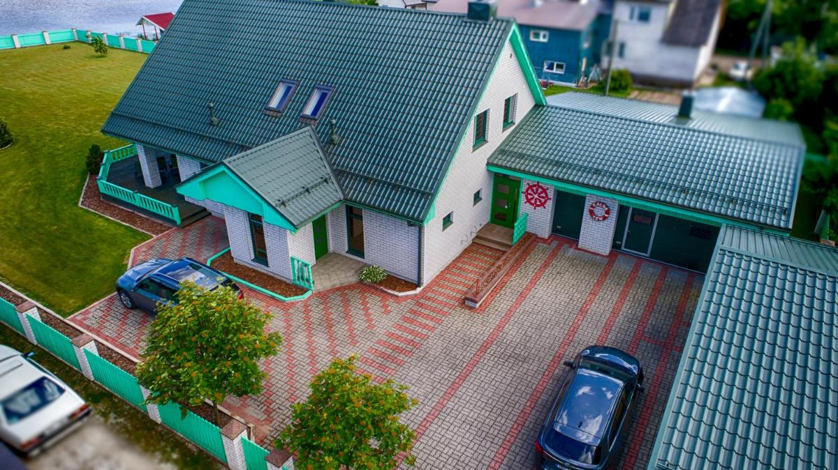 Raja Lake House - Housity