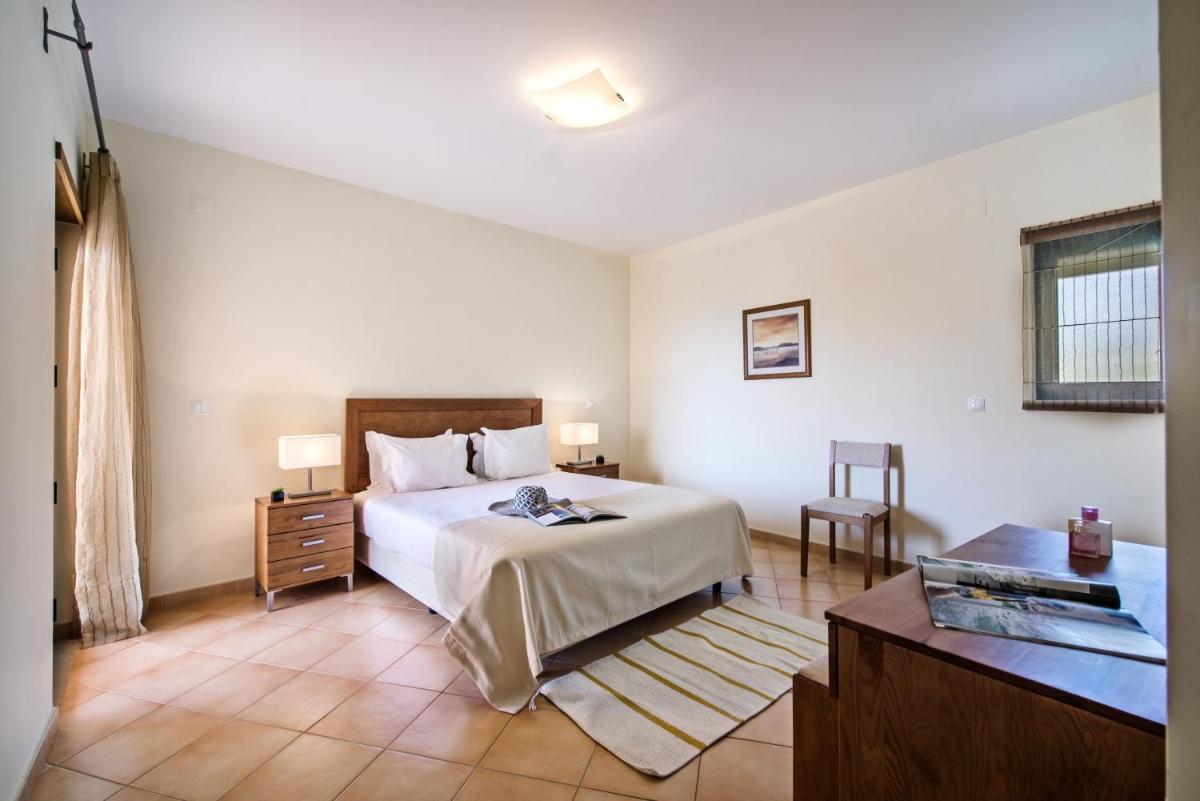 Uma cama ou camas num quarto em Estrela da Luz Resort