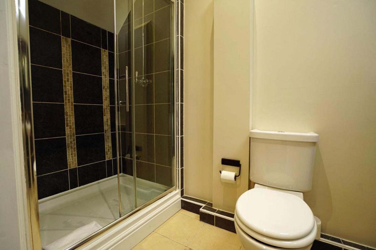 Greyhound Hever - Housity