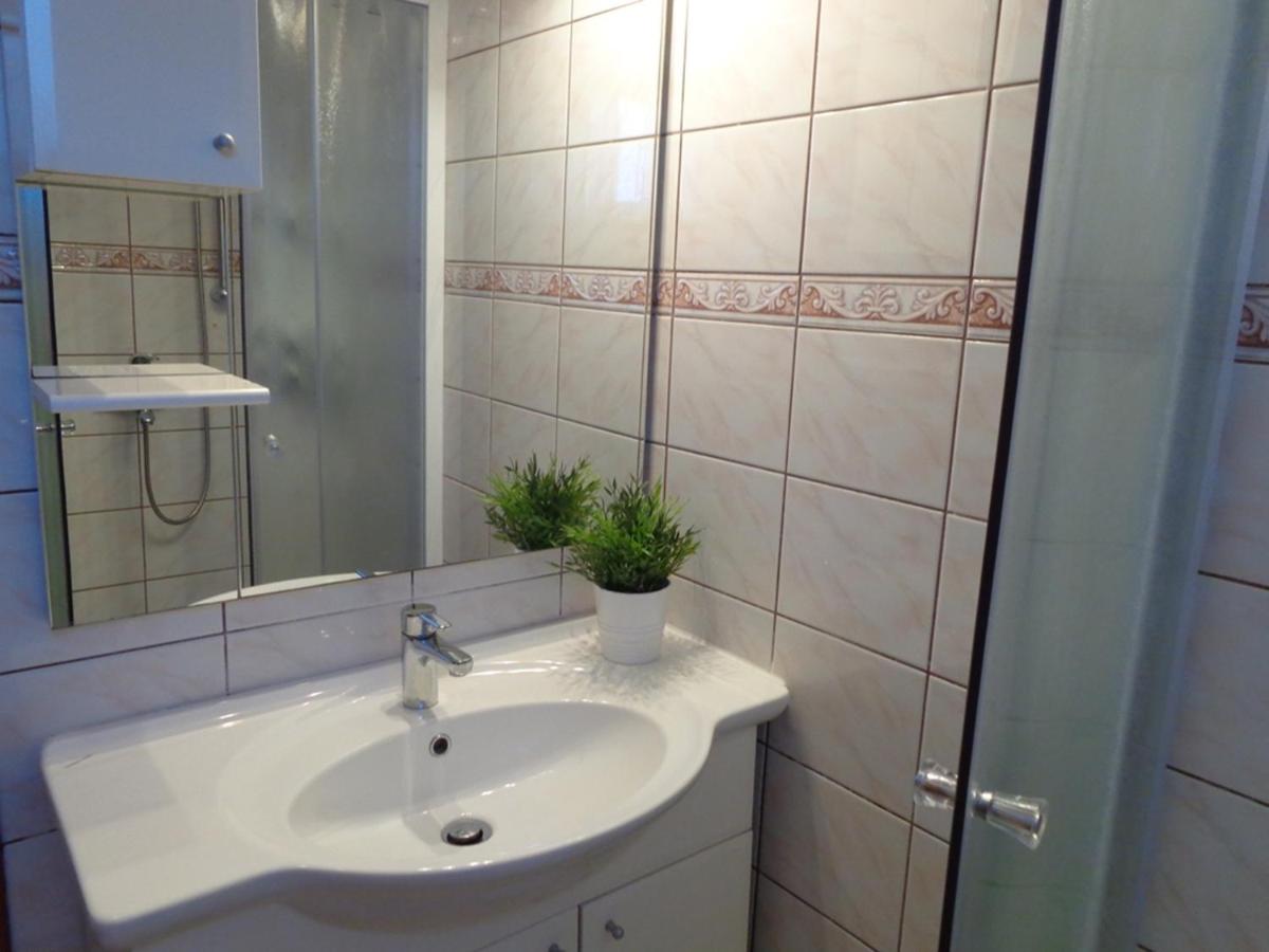 I & S Apartments - Housity