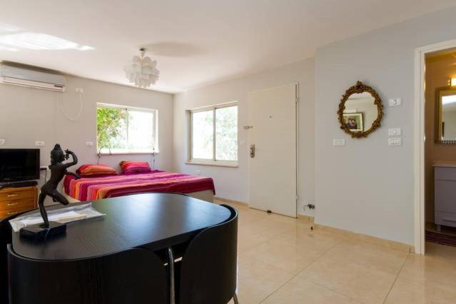 Magnificent studio in Zichron yaakov sea view and garden - Housity
