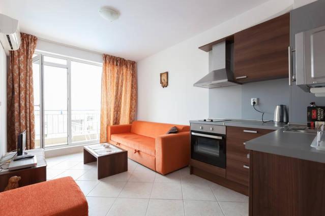 Sunset Kosharitsa - Housity