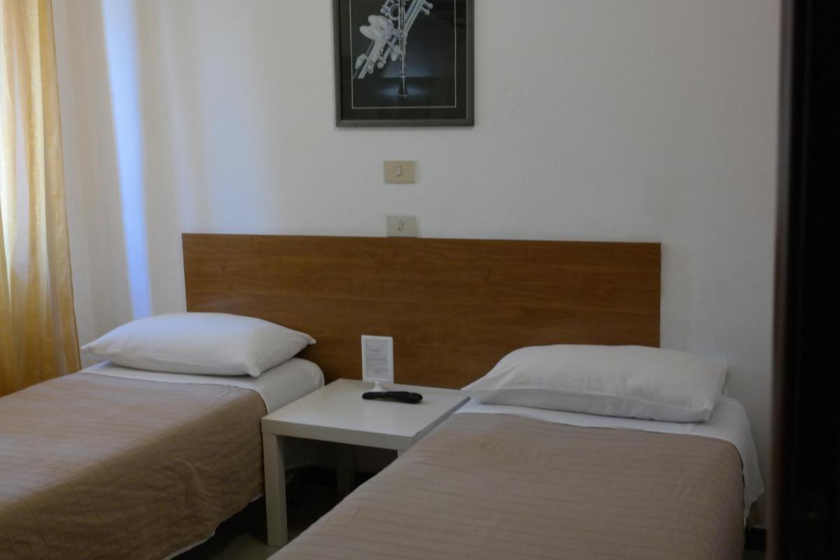 Hotel Houston Livorno - Struttura Esclusivamente Turistica - Not for Business or Workers - Housity