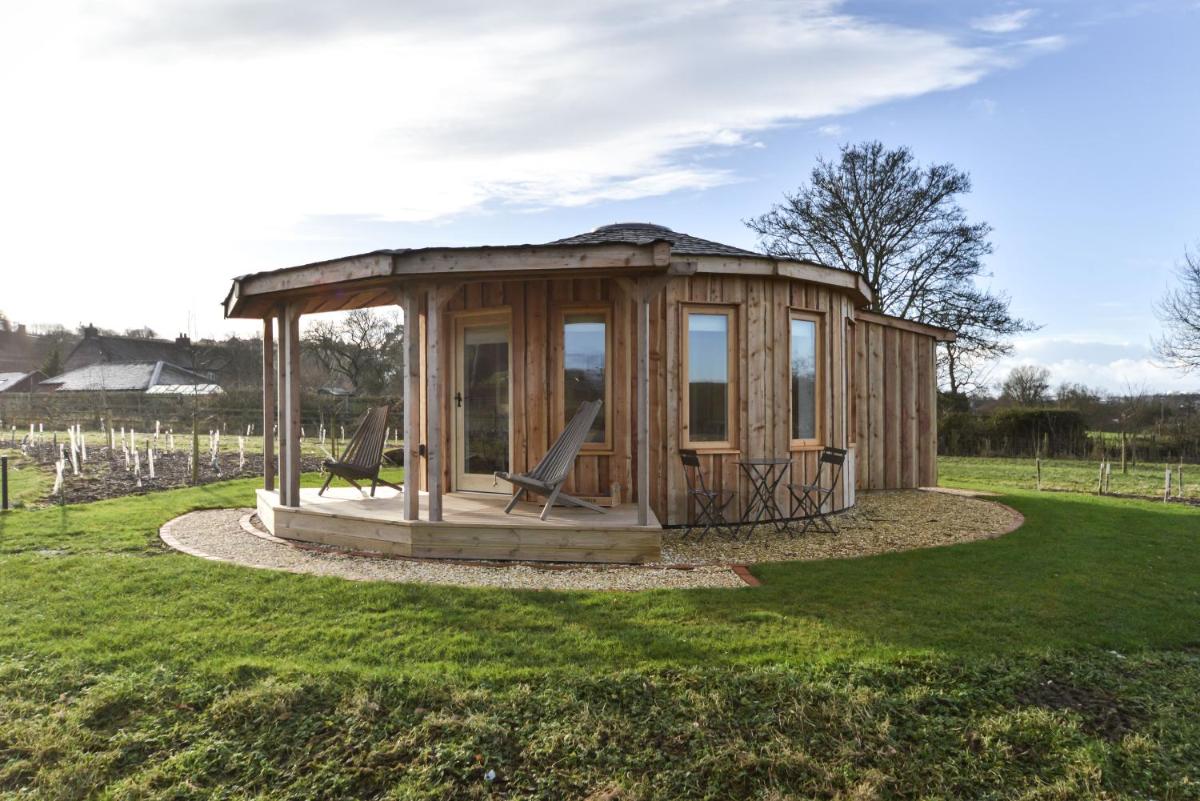 Nether Farm Roundhouses - Henmore Water & Sturston Winds with hot tubs - Bradley Wood no hot tub - Housity