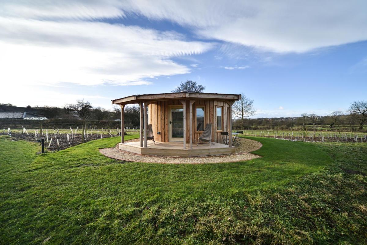 Nether Farm Roundhouses - Henmore Water & Sturston Winds with hot tubs - Bradley Wood no hot tub - Housity
