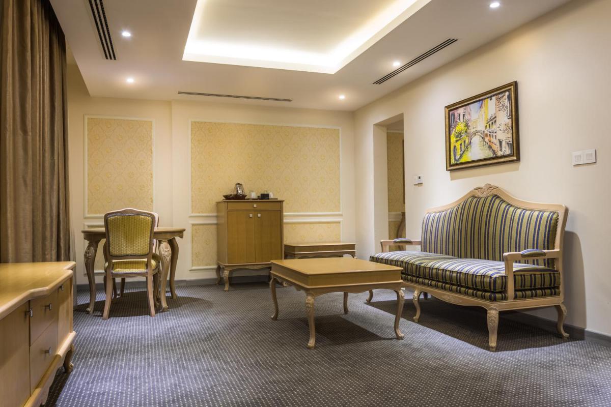Suitetrails - La Roche Hotel