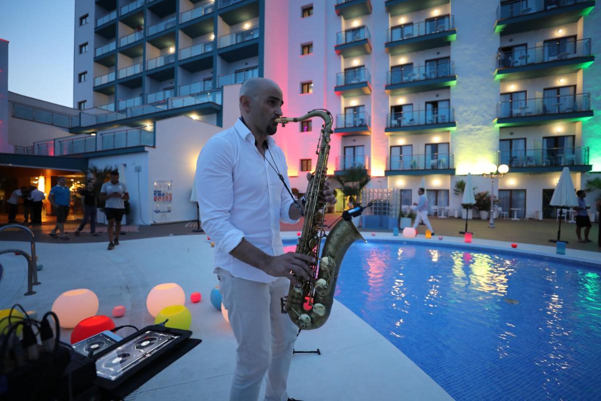 Clientes alojados en Hotel Ritual Torremolinos- Adults Only