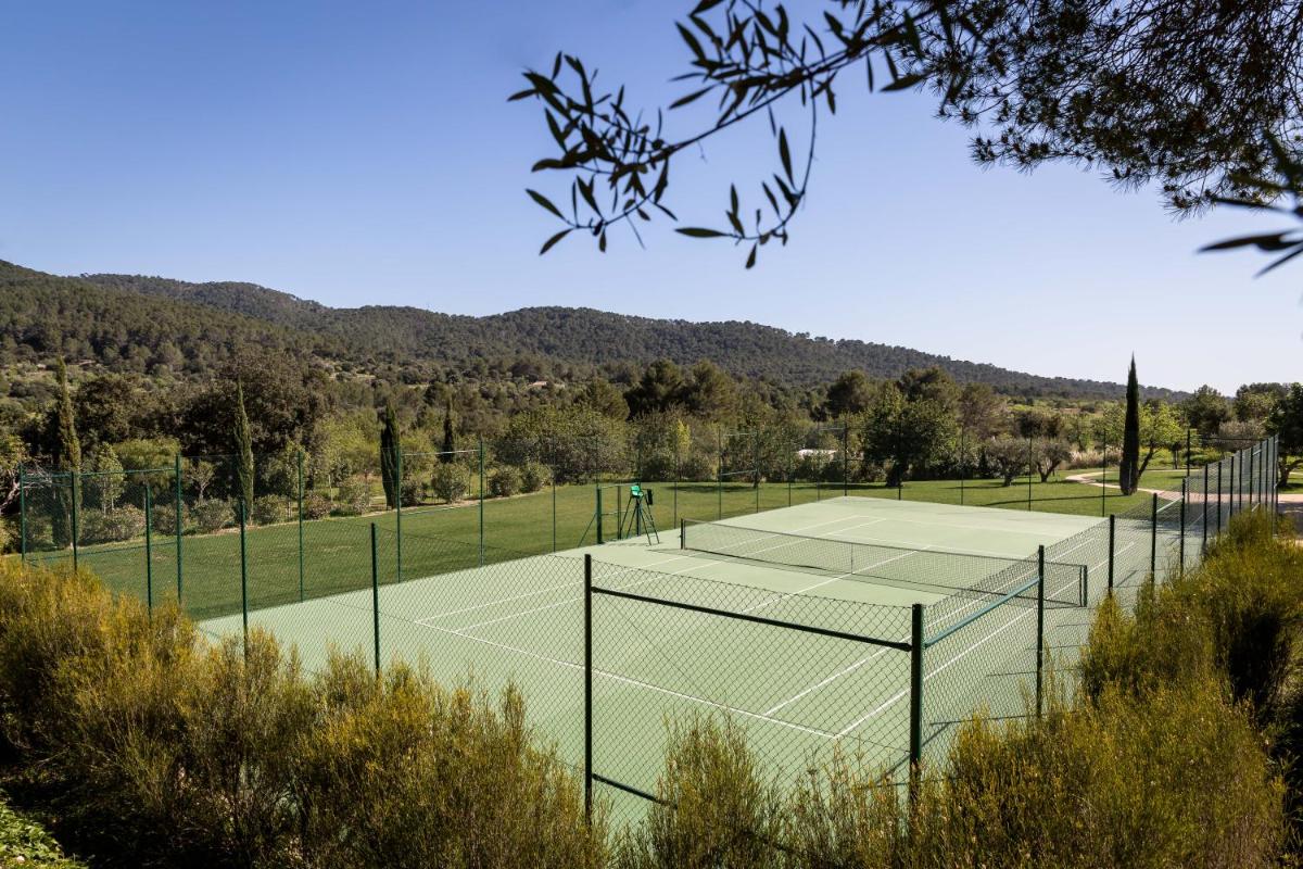 Instalaciones para jugar a tenis o squash en Castell Son Claret - The Leading Hotels of the World o alrededores