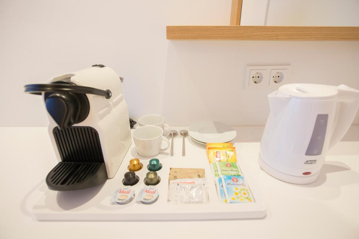 Utensilios para hacer té y café en Hotel Anfora Ibiza