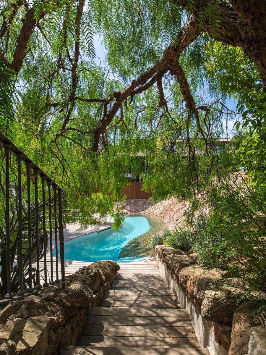 Piscine de l'établissement Hôtel Le Roi Théodore & Spa ou située à proximité