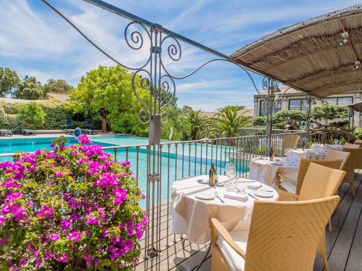 Piscine de l'établissement Hôtel Le Roi Théodore & Spa ou située à proximité