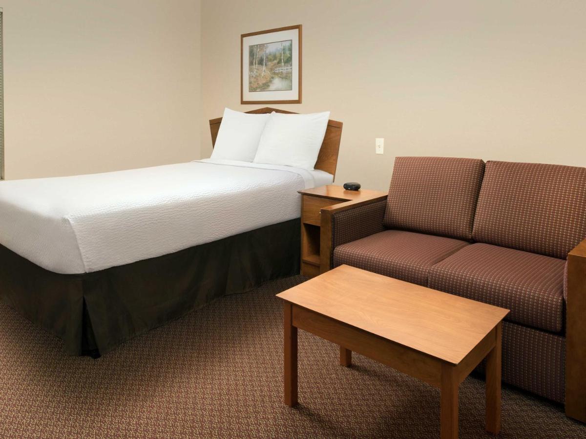 WoodSpring Suites Kansas City Lenexa - Housity