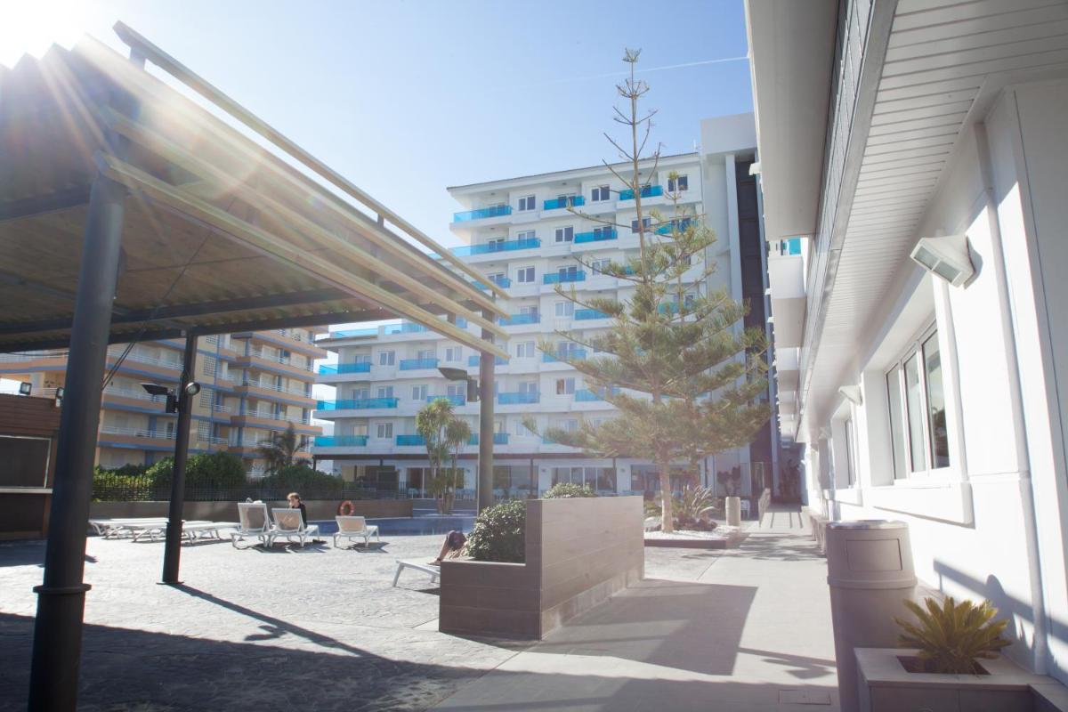 Edificio en el que se encuentra el apartahotel
