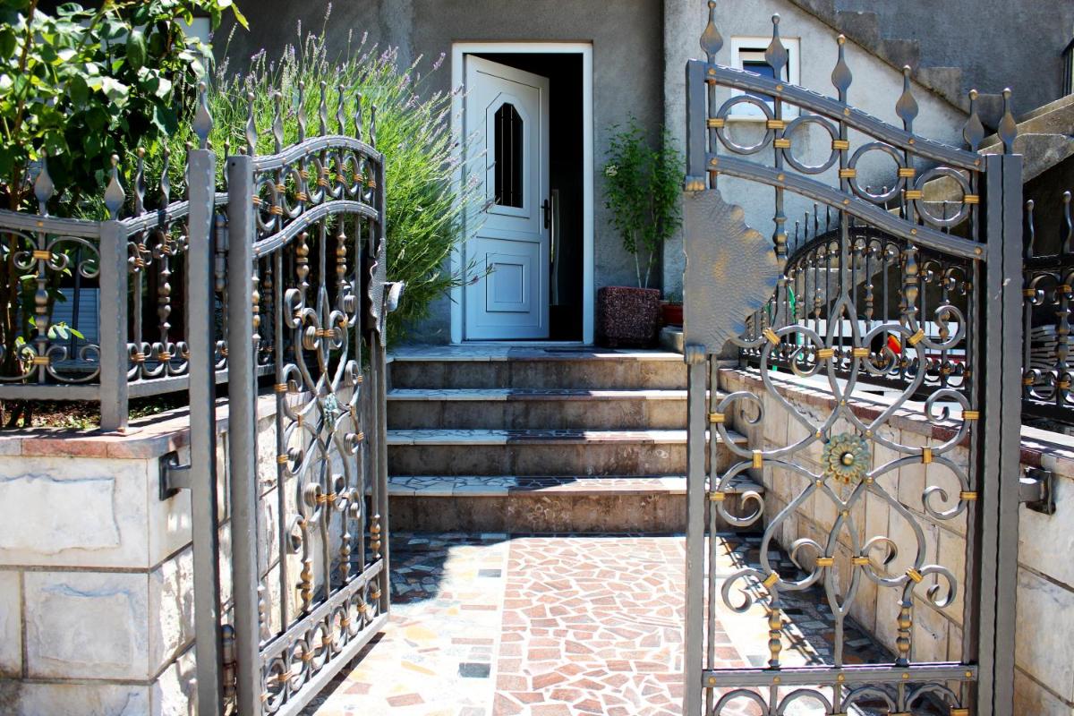 Apartmani "Rebecca" - Housity
