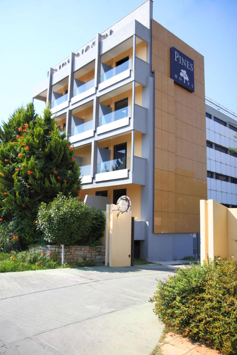 Pines Hotel - Housity