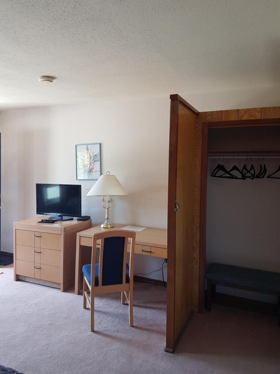 A-1 Alberni Inn - Housity