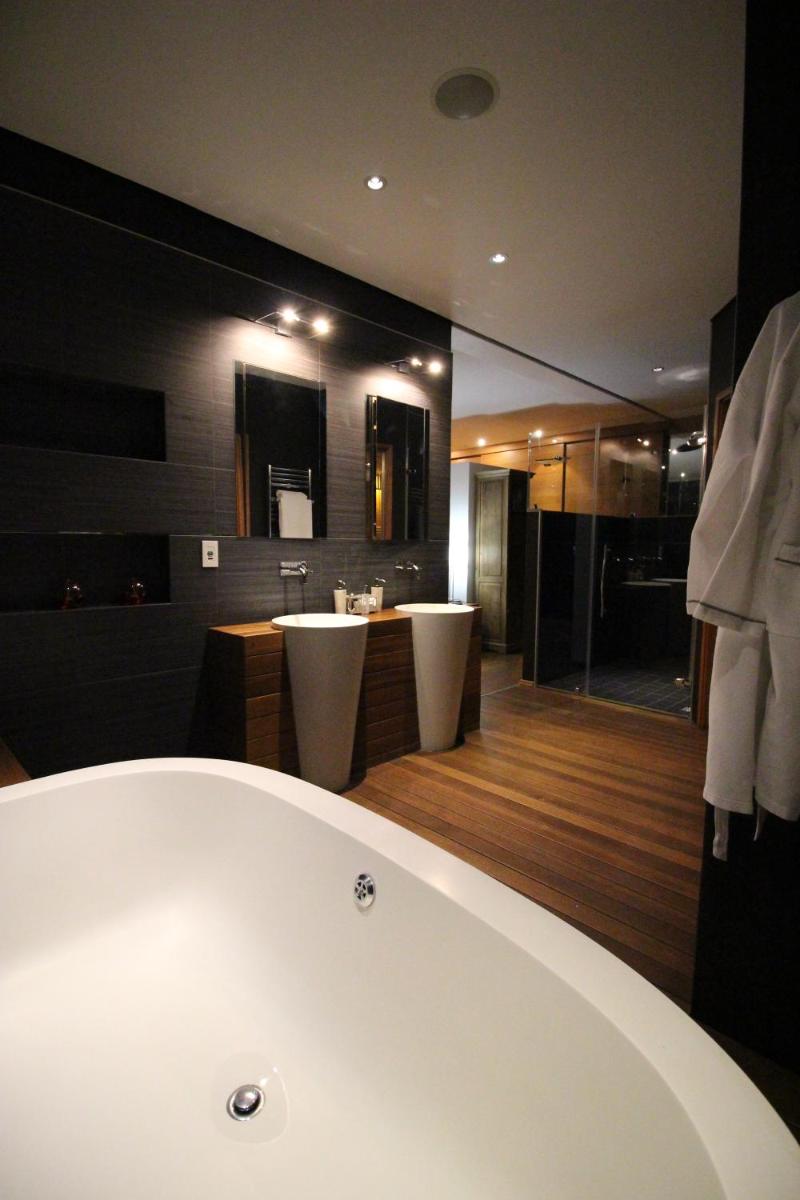 Dolphin Beach Villa - Housity