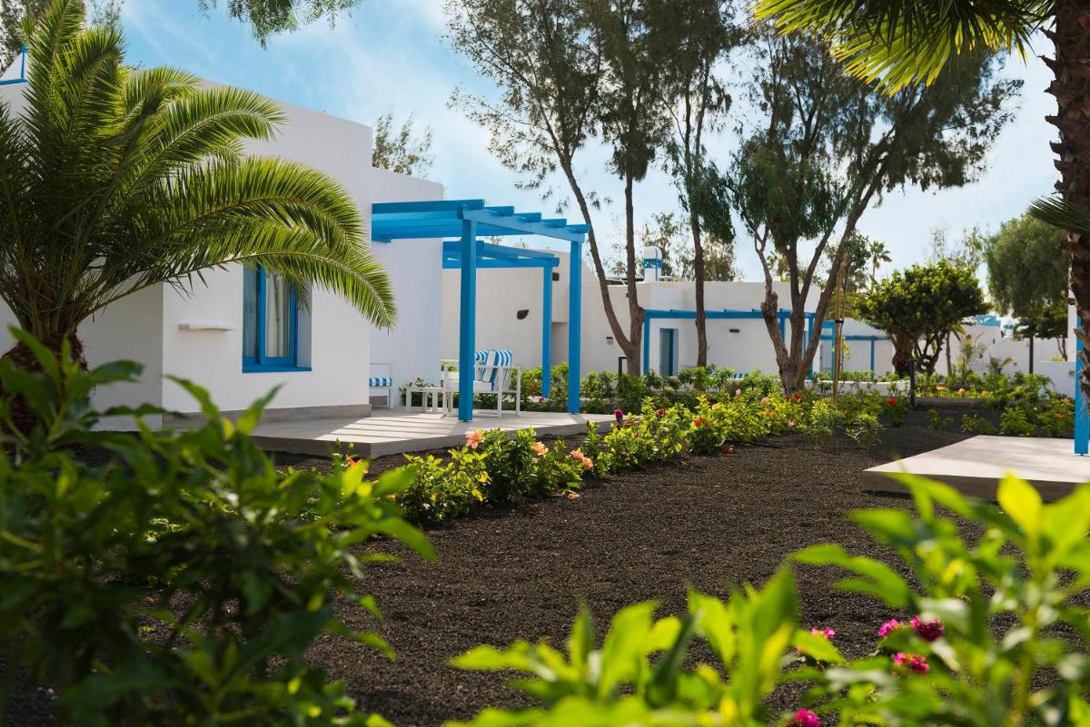 Jardín al aire libre en Elba Lanzarote Royal Village Resort