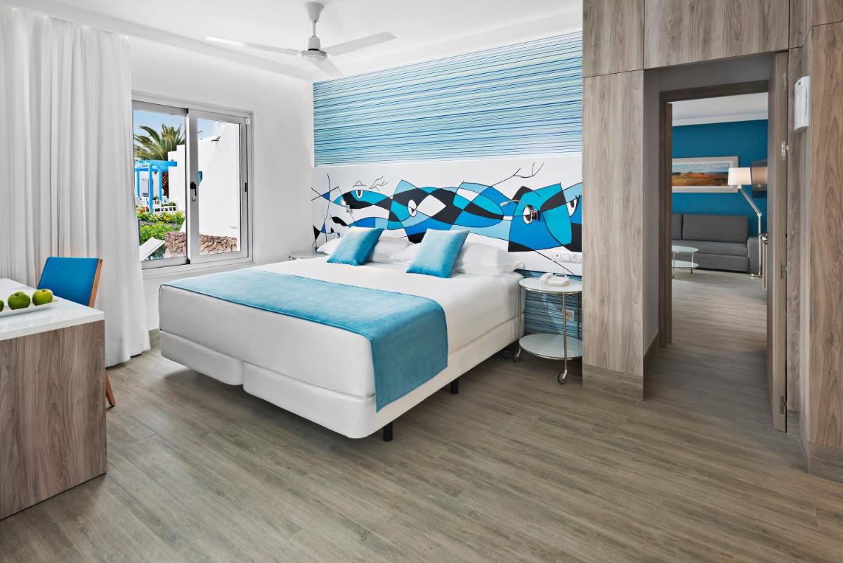 Cama o camas de una habitación en Elba Lanzarote Royal Village Resort