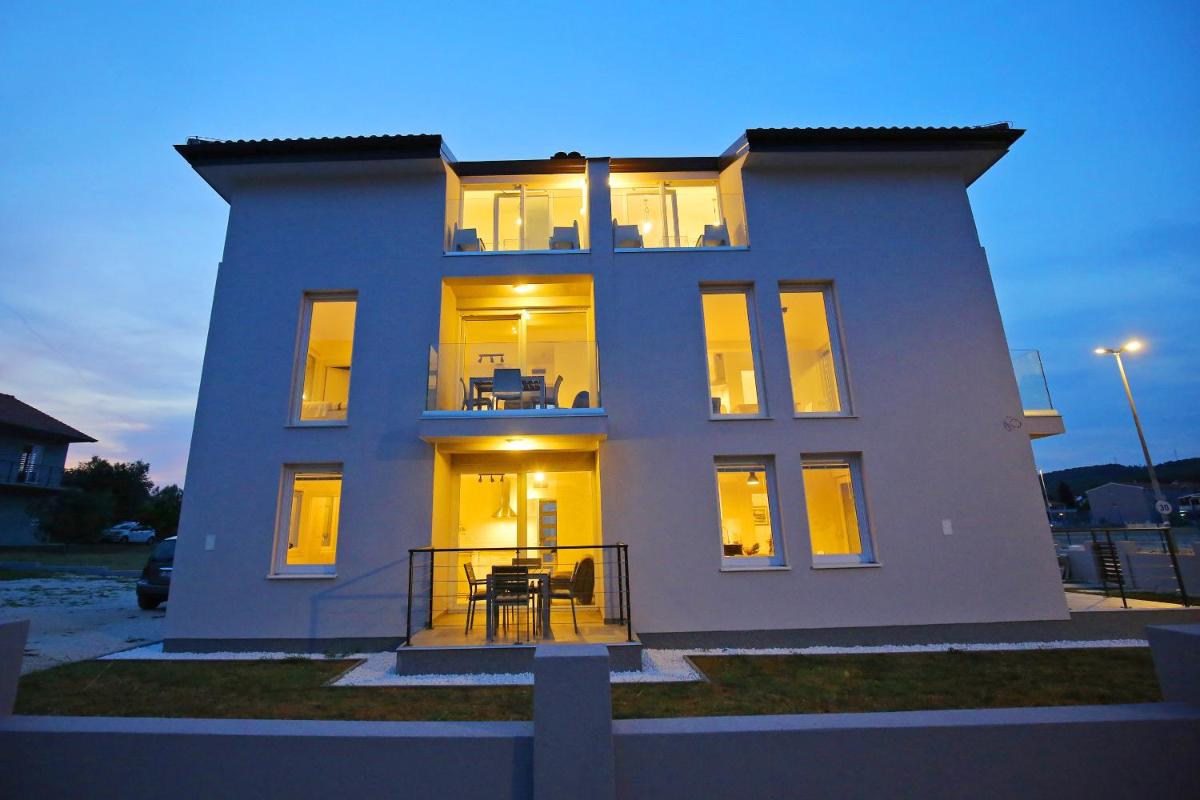 Apartments Villa Navi - Housity