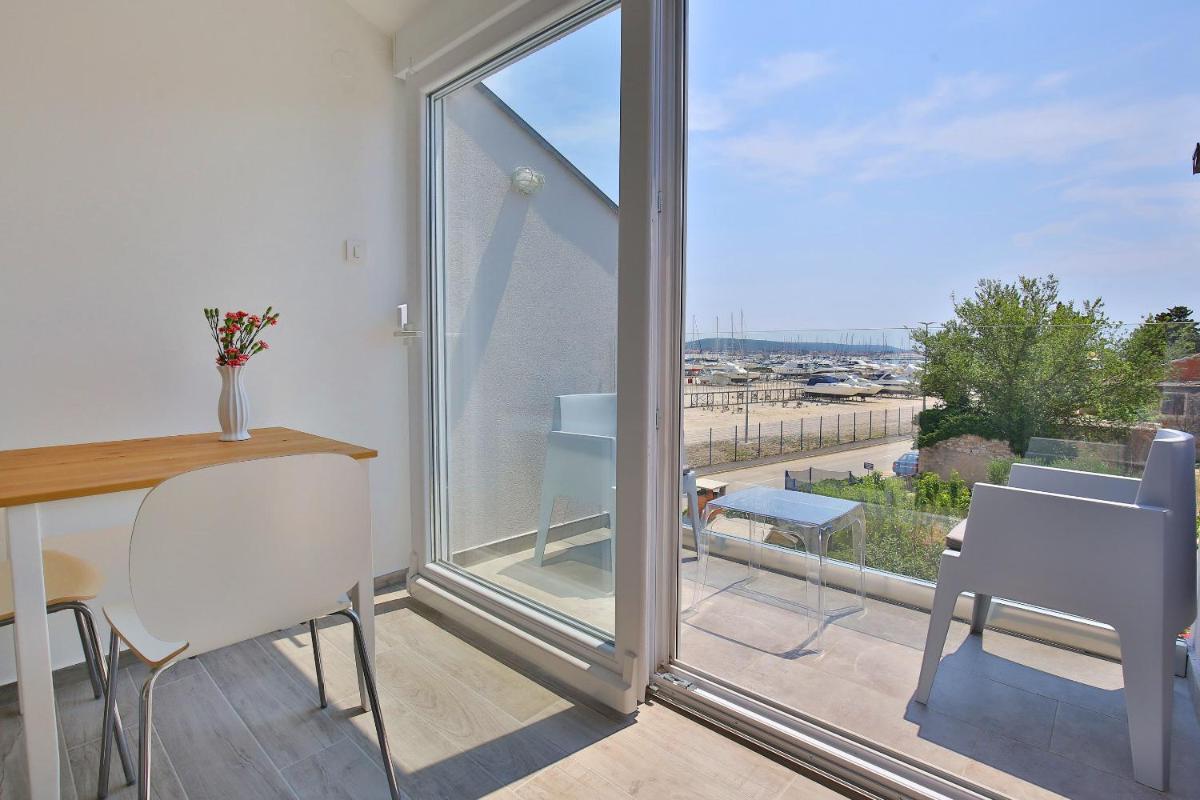 Apartments Villa Navi - Housity