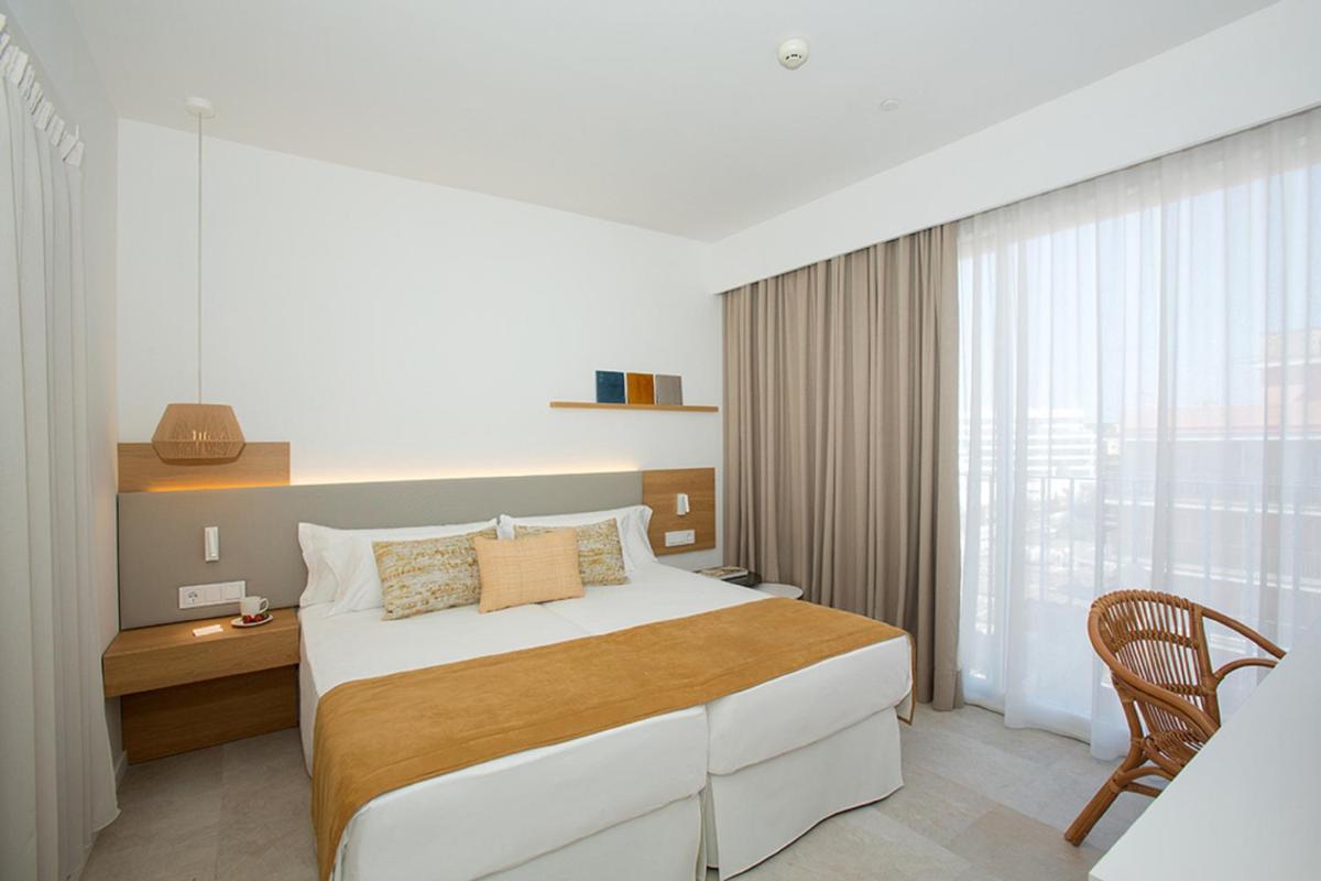 Cama o camas de una habitación en Myseahouse Flamingo - Adults Only 4* Sup