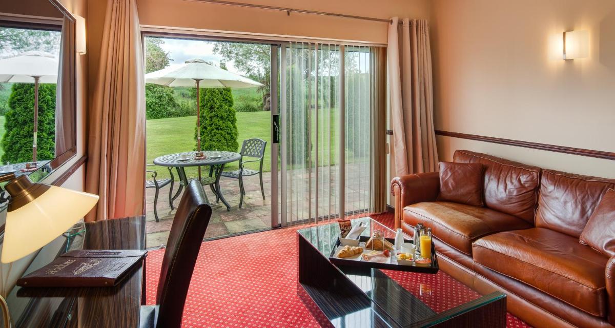 Hollies Hotel - Housity