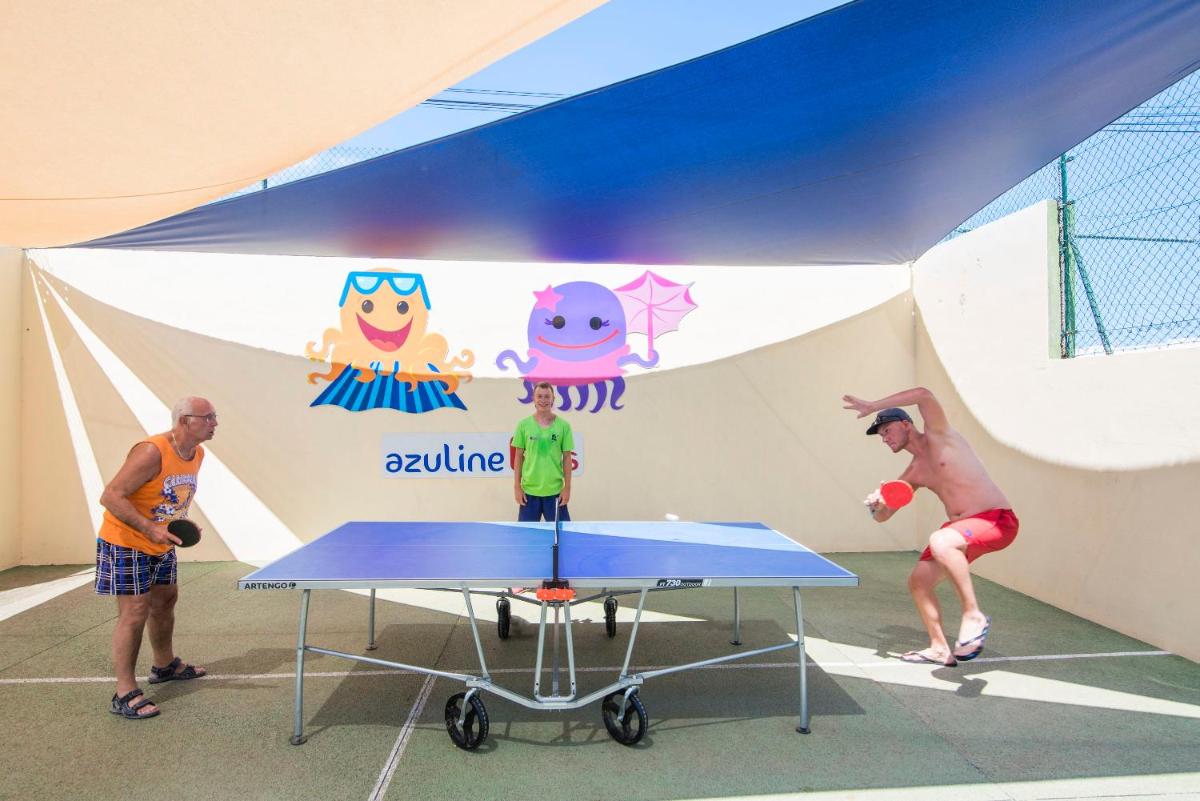 Instalaciones para jugar al ping pong en azuLine Hotel Bergantin o alrededores