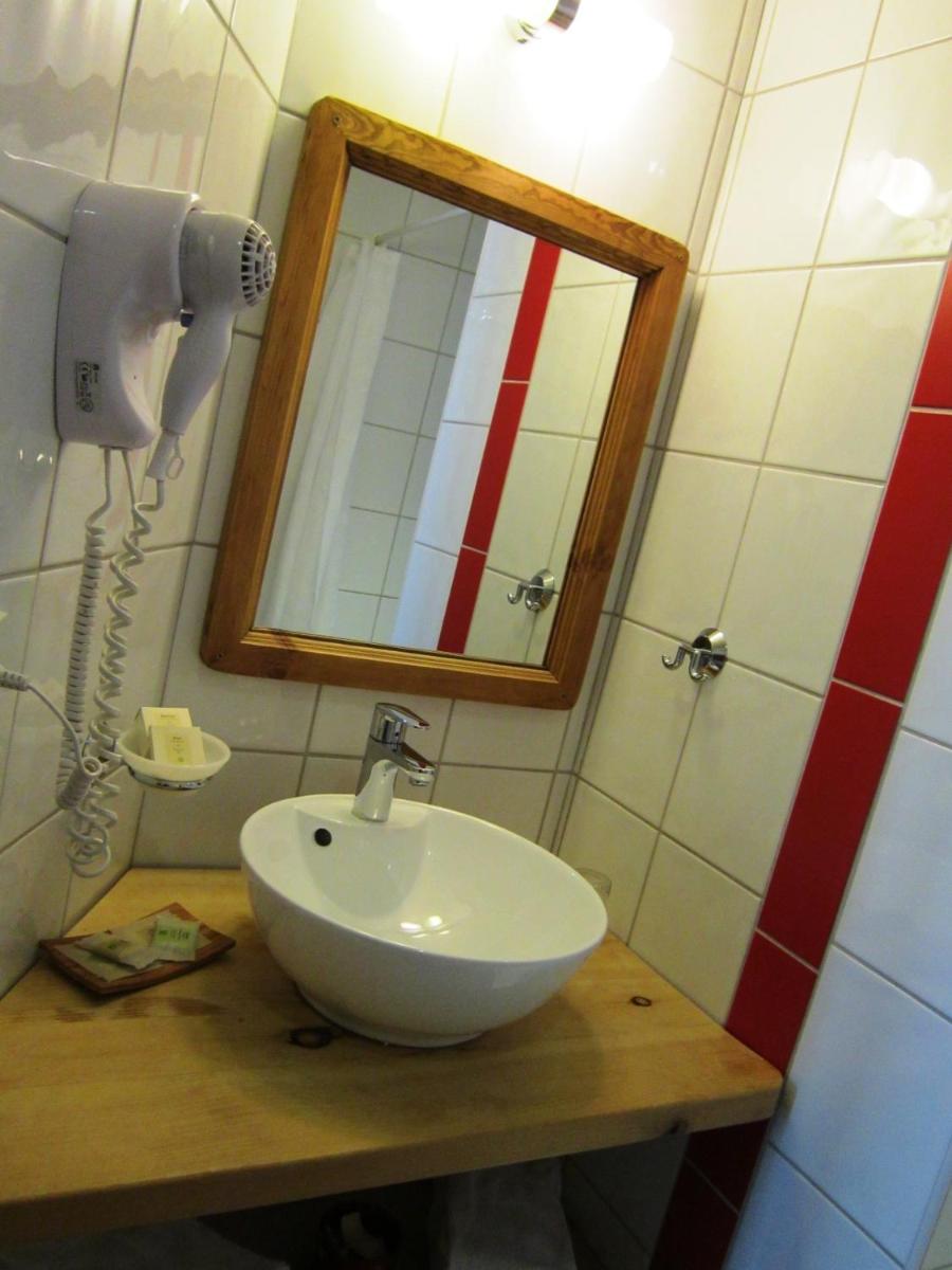Salle de bains dans l'établissement Logis Hotel Gai Soleil