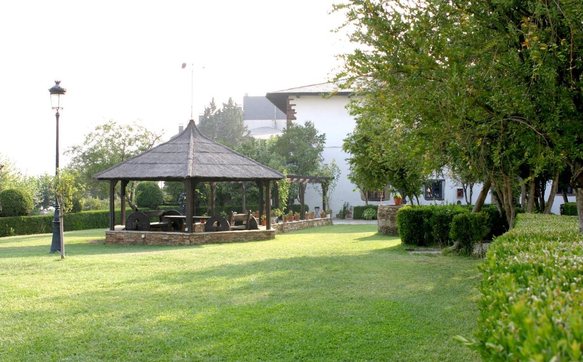 Jardín al aire libre en Hotel Monumento Pazo do Castro