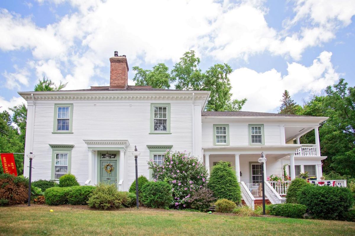 Daniel Stebbins B and B - Housity